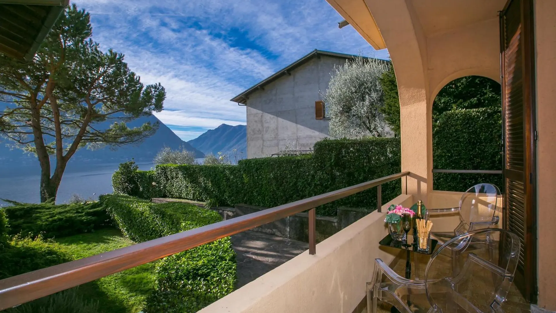 Antica Isola Balcone Apartment Sala Comacina